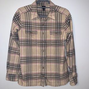 Women’s Patagonia button up flannel